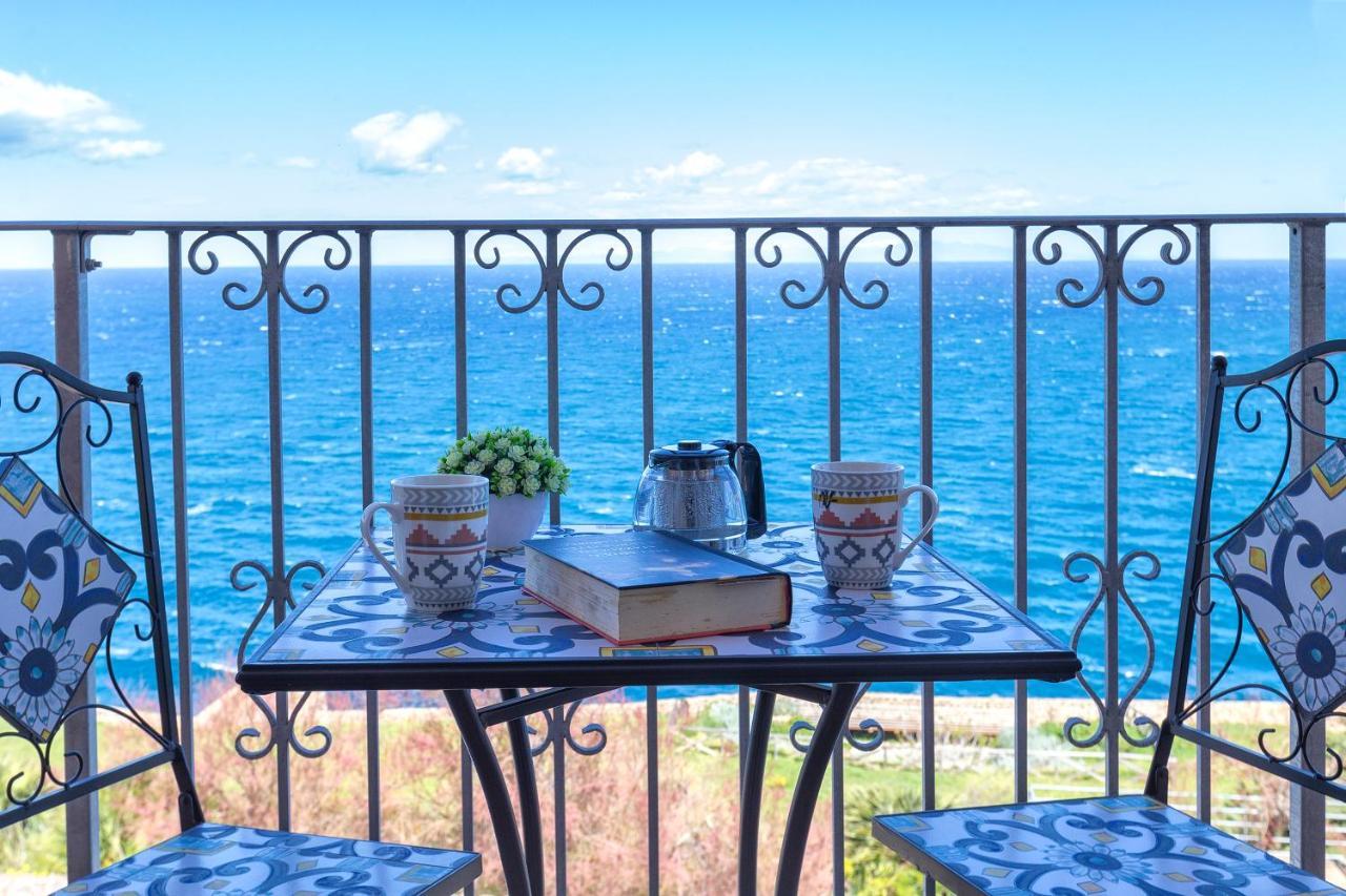 Terrazza & Romantica Sospese Sul Mare Del Borgo Antico --- Terrace & Romantic Over The Sea Of The Ancient Village Castelsardo Exterior foto