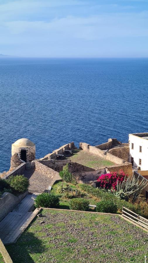 Terrazza & Romantica Sospese Sul Mare Del Borgo Antico --- Terrace & Romantic Over The Sea Of The Ancient Village Castelsardo Exterior foto