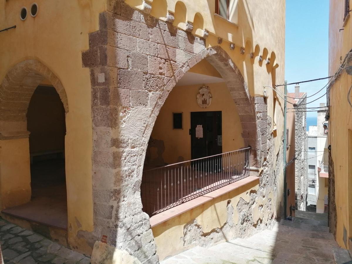 Terrazza & Romantica Sospese Sul Mare Del Borgo Antico --- Terrace & Romantic Over The Sea Of The Ancient Village Castelsardo Exterior foto